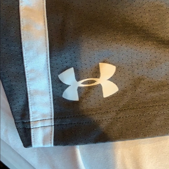 Mens Loose Under Armour Shorts - Picture 3 of 3